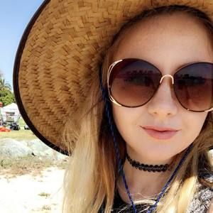 Meet your Posher, Blanca